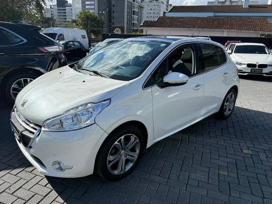PEUGEOT 208 1.6 GRIFFE 16V FLEX 4P AUTOMÁTICO PEUGEOT 208 1.6 GRIFFE 16V FLEX 4P AUTOMÁTICO